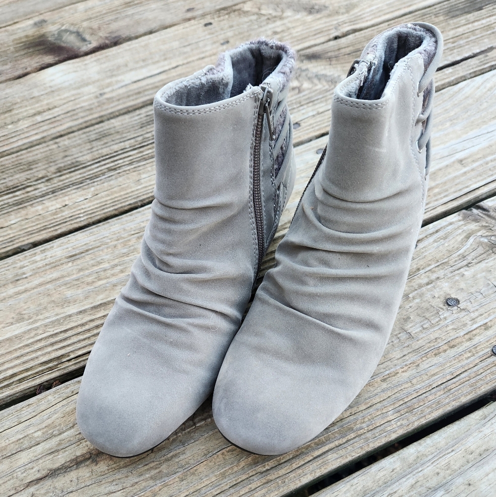 Baretraps Rebound Gray booties 8.5